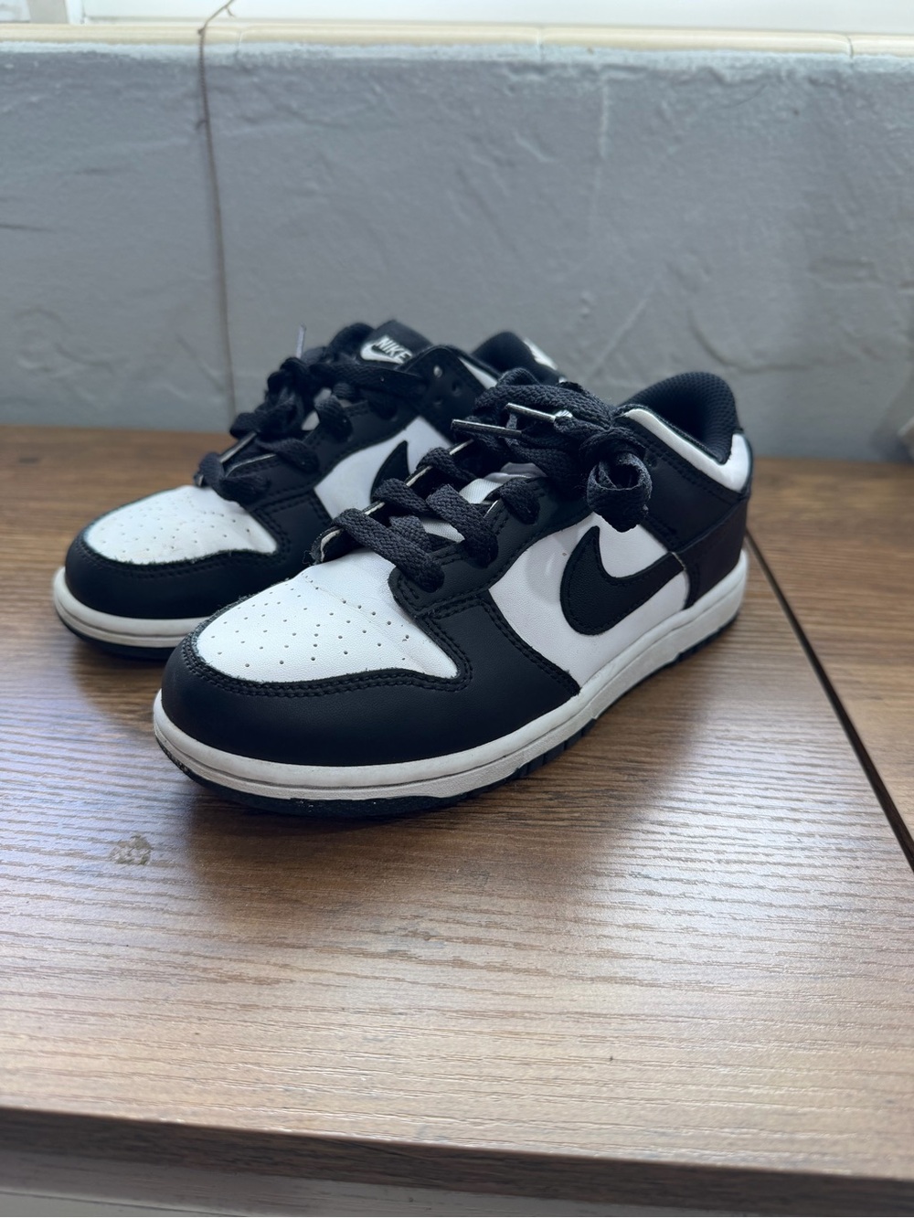 Nike Kids' Black and White Low-Top Sneakers 2Y